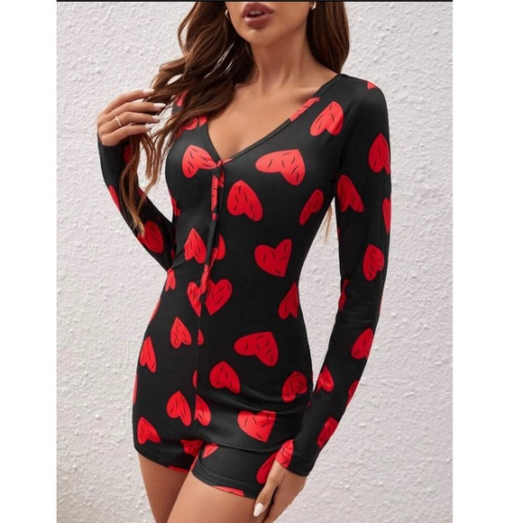 Black And Red Heart Long Sleeve Sleep Romper - Picture 5 of 5